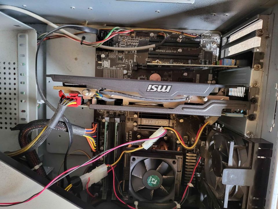 Race Room Driving Simulator + LOGITECH WHEEL + GAMING PC + MONITOR