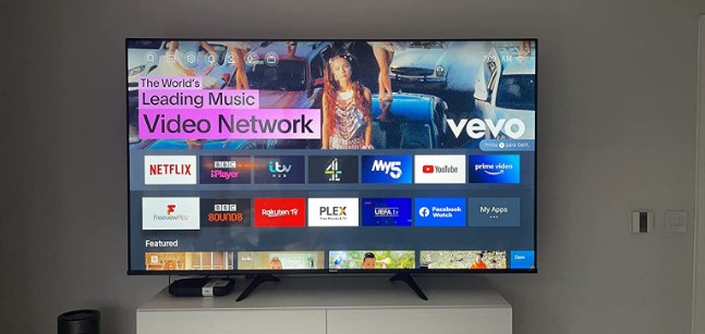 HISENSE 65U7QFTUK Quantum Series 65-inch 4K UHD HDR Smart TV with Freeview play