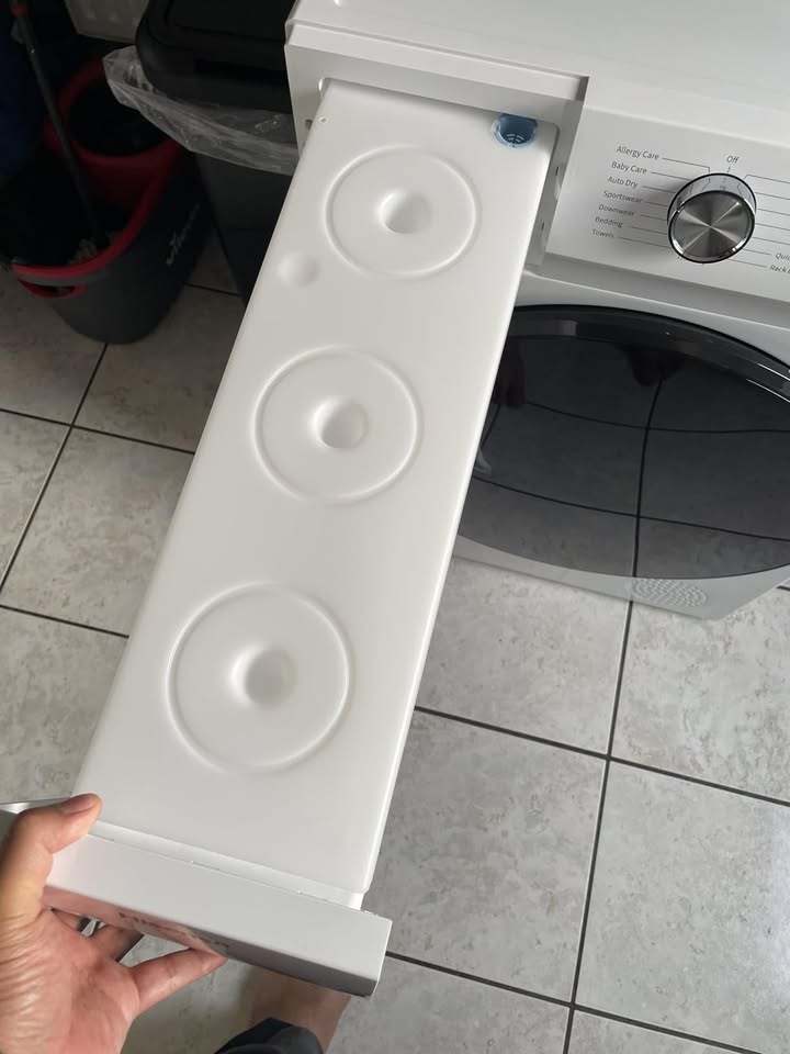 Hisense DH1Q802BW2 freestanding front-loading tumble dryer, 60 cm, heat pump