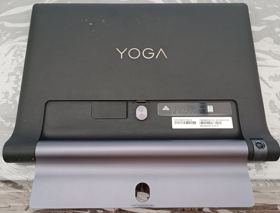 Tablet Lenovo Yoga Tab / 16GB / Wifi / 2GB RAM / 10