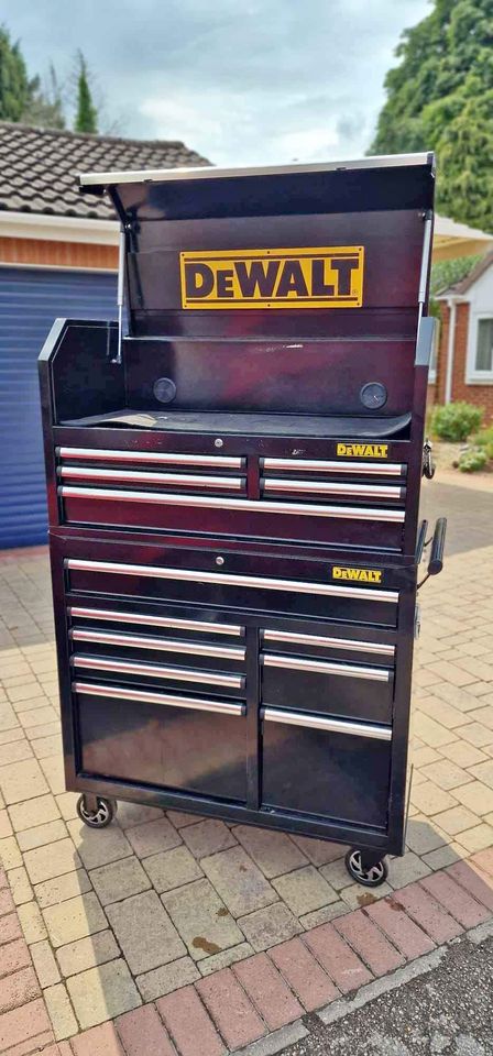 DeWALT 40 Roller cab toolbox & chest.